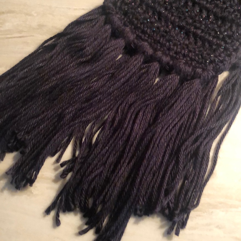 Beautiful hand knitted very soft black scarf - Picture 2 of 3